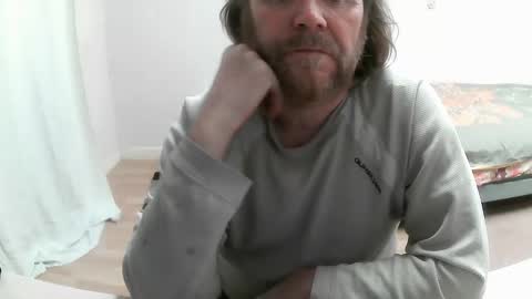 Snapshot of saltimbanquier chatting on 02.17.25 Saltimbanquier Salt ou Banquier online show from 02.17.25