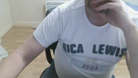 Snapshot of saltimbanquier chatting on 10.22.25 Saltimbanquier Salt ou Banquier online show from 10.22.25