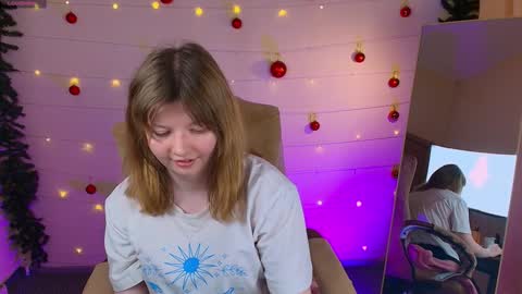 Snapshot of salut_love chatting on 12.20.24 Ruby online show from 12.20.24