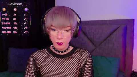 Snapshot of sam_russo chatting on 09.10.25 Sam online show from 09.10.25