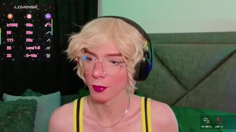 Snapshot of sam_russo chatting on 09.17.25 Sam online show from 09.17.25