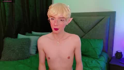 Snapshot of sam_russo chatting on 09.29.25 Sam online show from 09.29.25