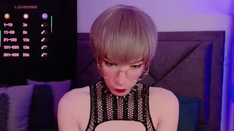 Snapshot of sam_russo chatting on 11.21.25 Sam online show from 11.21.25