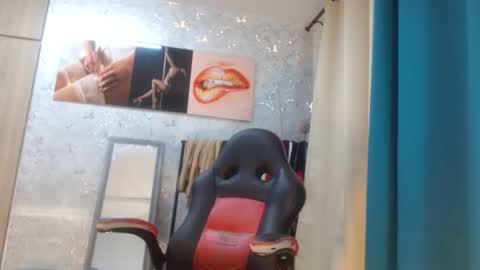 Snapshot of samanta_brownn_ chatting on 04.18.26 samanta online show from 04.18.26