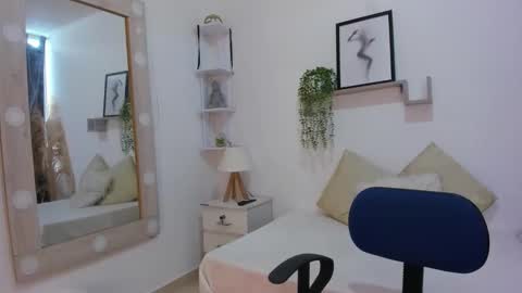 Snapshot of samanta_monroe4 chatting on 09.29.25 samanta online show from 09.29.25