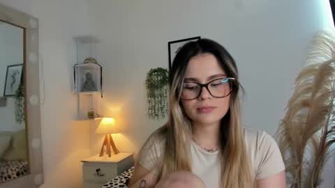 Snapshot of samanta_monroe4 chatting on 10.10.25 samanta online show from 10.10.25