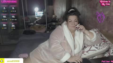 Snapshot of samanta_shy chatting on 10.21.25 Marry online show from 10.21.25