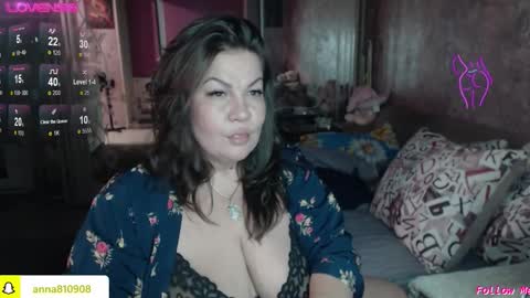 Snapshot of samanta_shy chatting on 10.22.25 Marry online show from 10.22.25