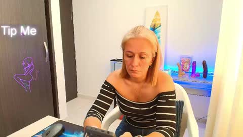 Samanta Stone online show from 09.22.25