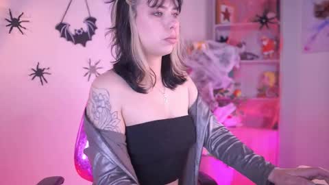 Snapshot of samantha_owen_ chatting on 10.14.25 SAMY online show from 10.14.25