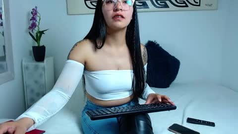 samantha_vaker online show from 05.10.26