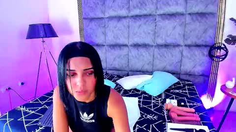 Snapshot of samanthaa_gil_ chatting on 12.04.25 Samantha online show from 12.04.25