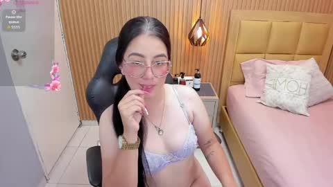 Snapshot of samanthafiore1 chatting on 04.23.26 online show from 04.23.26