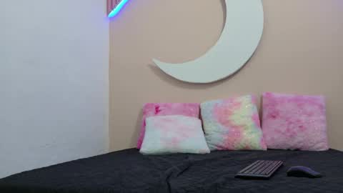 Snapshot of samanthalaurent chatting on 05.27.26 samanthalaurent online show from 05.27.26