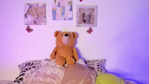 Samara is my name a pleasure delighted that you are here leave your thumb up it is important to me online show from 02.09.25