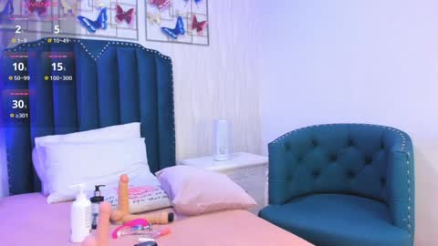 Snapshot of samara_warren chatting on 12.17.24 Samara Warren online show from 12.17.24