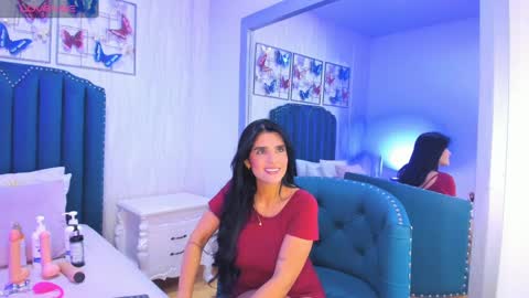 Snapshot of samara_warren chatting on 12.19.24 Samara Warren online show from 12.19.24