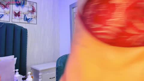 Snapshot of samara_warren chatting on 12.19.24 Samara Warren online show from 12.19.24