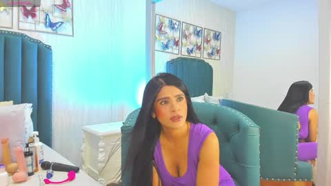 Snapshot of samara_warren chatting on 12.29.24 Samara Warren online show from 12.29.24