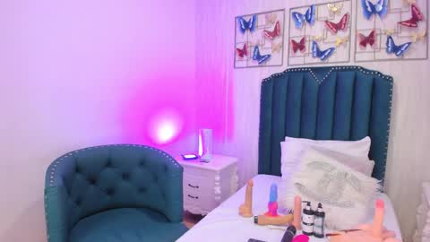 Snapshot of samara_warren chatting on 02.11.25 Samara Warren online show from 02.11.25