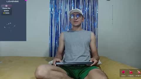 Snapshot of samfox_ chatting on 09.16.25 SAM online show from 09.16.25