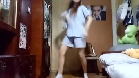 Snapshot of samiravilmont chatting on 10.26.25 Mira online show from 10.26.25