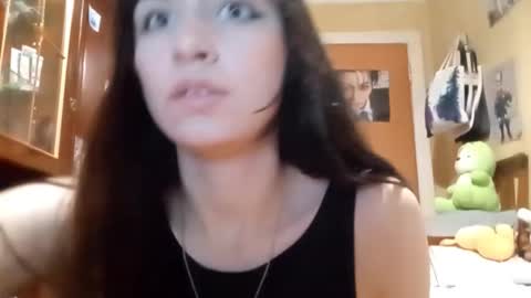 Snapshot of samiravilmont chatting on 11.27.25 Mira online show from 11.27.25