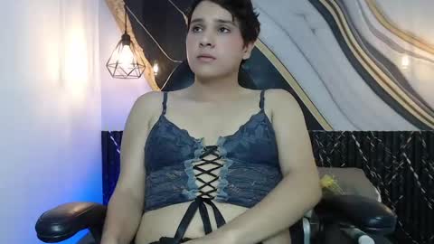 Snapshot of samlopez1 chatting on 11.05.25 Sam online show from 11.05.25