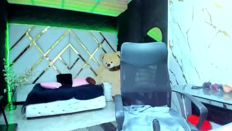 Snapshot of sammanthaboob chatting on 09.27.25 Luisa online show from 09.27.25