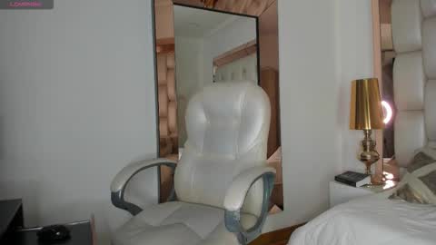 Snapshot of sammy_rios chatting on 11.09.25 Sammy online show from 11.09.25