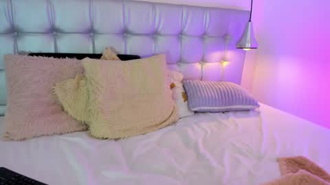 Snapshot of sammybrunette1 chatting on 02.08.25 Axel online show from 02.08.25