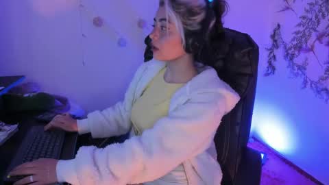   online show from 02.08.25