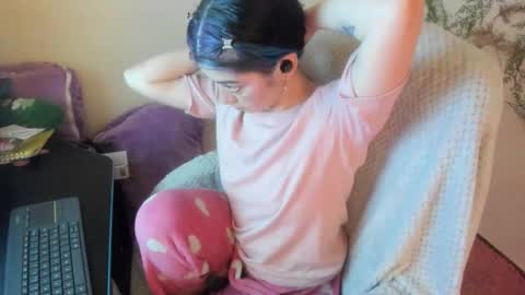   online show from 11.04.25