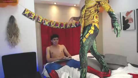 Snapshot of samu_foxxx chatting on 10.08.25 SAMU online show from 10.08.25