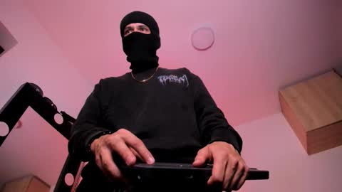 Snapshot of samuel_suarez chatting on 09.16.25 online show from 09.16.25