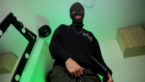 Snapshot of samuel_suarez chatting on 10.01.25 online show from 10.01.25