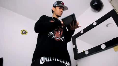 Snapshot of samuel_suarez chatting on 04.03.26 online show from 04.03.26