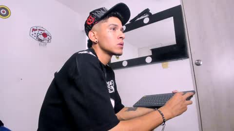 Snapshot of samuel_suarez chatting on 04.15.26 online show from 04.15.26