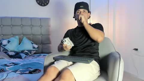 Snapshot of samxx_muscle chatting on 09.21.25 samxx_muscle online show from 09.21.25