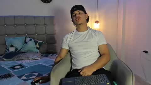 Snapshot of samxx_muscle chatting on 09.24.25 samxx_muscle online show from 09.24.25