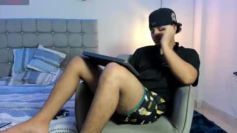 Snapshot of samxx_muscle chatting on 10.10.25 samxx_muscle online show from 10.10.25