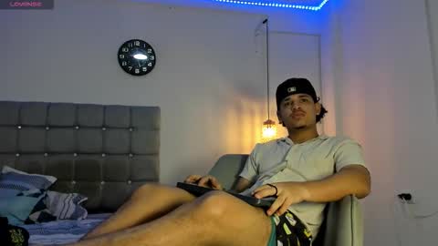 Snapshot of samxx_muscle chatting on 10.11.25 samxx_muscle online show from 10.11.25