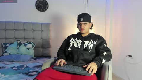 Snapshot of samxx_muscle chatting on 10.29.25 samxx_muscle online show from 10.29.25