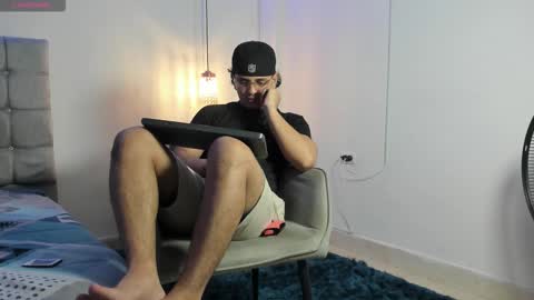 Snapshot of samxx_muscle chatting on 10.31.25 samxx_muscle online show from 10.31.25