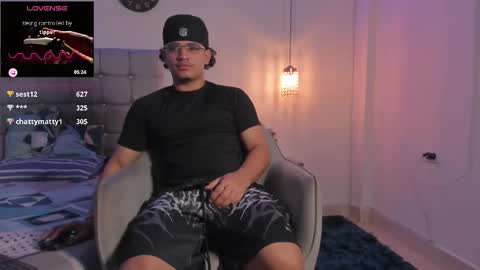 Snapshot of samxx_muscle chatting on 11.02.25 samxx_muscle online show from 11.02.25