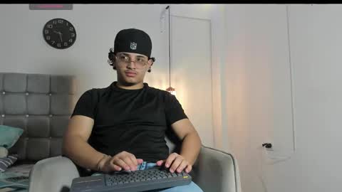 Snapshot of samxx_muscle chatting on 11.12.25 samxx_muscle online show from 11.12.25