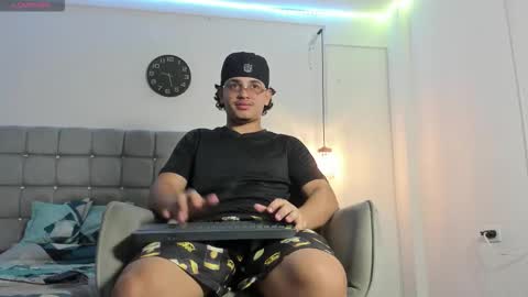 Snapshot of samxx_muscle chatting on 11.20.25 samxx_muscle online show from 11.20.25