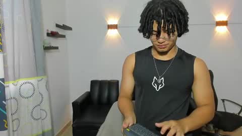Snapshot of samxx_muscle chatting on 05.18.26 samxx_muscle online show from 05.18.26