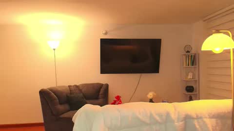 Snapshot of samy_jonnes_ chatting on 10.04.25 Hello I am absent due to a family calamity I will return soon-hola estoy ausente por un problema familiar volvere pronto. online show from 10.04.25