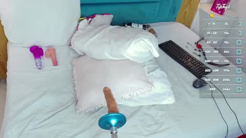 Find me at  when im offline here. online show from 04.11.26